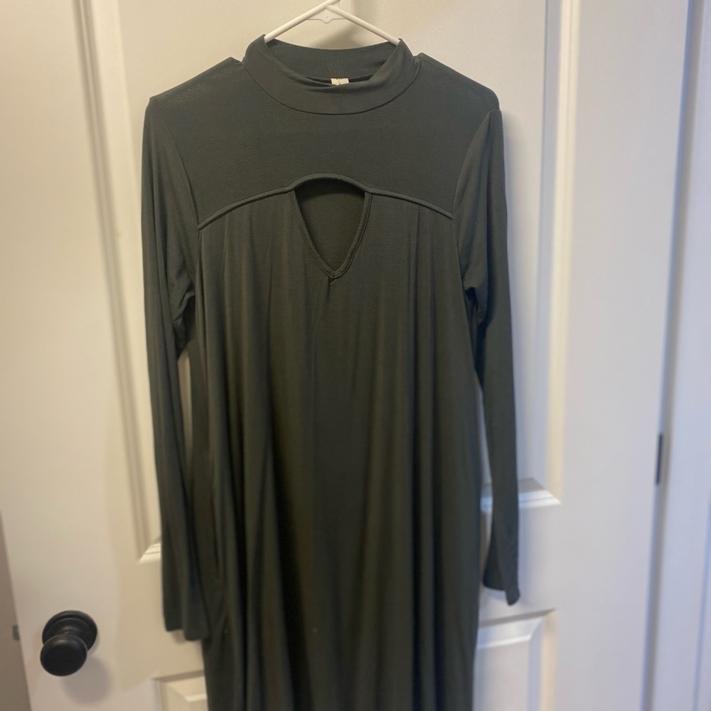 Long sleeve dress with cut out detail